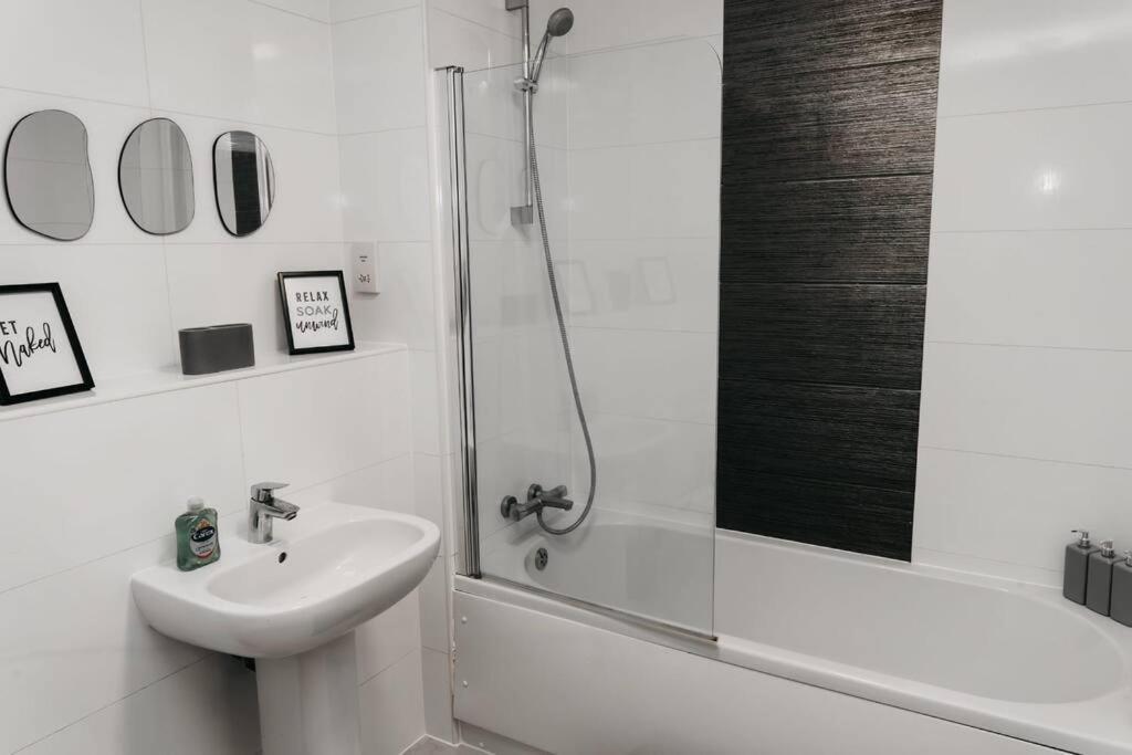Stunning Modern Heart Of The City Apartment Sheffield Eksteriør bilde